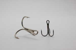 35647 crochets aigus en acier au carbone de haute qualité 1 # crochet <span class=keywords><strong>triple</strong></span> barbelé blanc <span class=keywords><strong>pour</strong></span> la pêche au <span class=keywords><strong>leurre</strong></span> en vrac personnalisé - Product Image 2