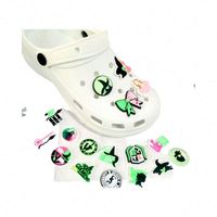 Fille magique horreur dessin animé PVC breloques pour chaussures pas cher bricolage film cadeaux et sorcière faveurs fournitures méchant sabot décorations pour chaussures breloque