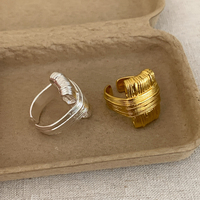 Großhandel Messing Echtvergoldeter Statement-Ring für Damen, umwickelter Draht, gerippt, strukturiert, klobig, breiter offener Fingerring, Vintage-Schmuck