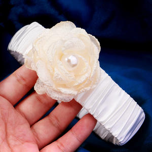 सुरुचिपूर्ण स्टाइलिश ब्राइडल गार्टर सरल बहुमुखी कपड़े फूल मोती पैर महिलाओं के लिए - Product Image 4