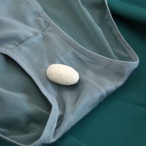 Braguitas de Seda Satén 100% Pura para Mujer, con Logotipo Personalizado, de Alta Calidad y Brillantes - Product Image 4
