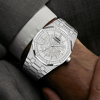 Nouvelle montre de luxe en cristal de quartz pour hommes avec boîtier en acier et affichage à cadran analogique pour hommes et femmes