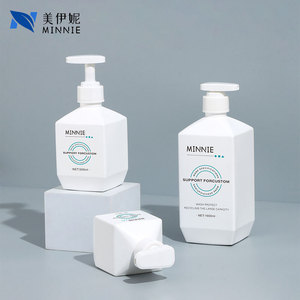 Botella cuadrada Minnie de 500ml y 1000ml con cabezal dosificador para champú, acondicionador y productos de cuidado diario. - Product Image 1