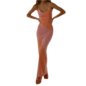 Vestido midi ajustado de punto a cuadros sin mangas y sin tirantes para mujer, ideal para fiestas de verano. - Product Image 3