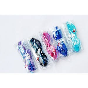 แว่นตาว่ายน้ำสำหรับเด็กพร้อมที่อุดหู ดีไซน์แบบรวมสีเข้ากันสำหรับเด็ก - Product Image 2