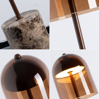 Lampe de sol en marbre moderne décorative pour coin de chambre d'hôtel Kasanto avec abat-jour en verre et lumière LED