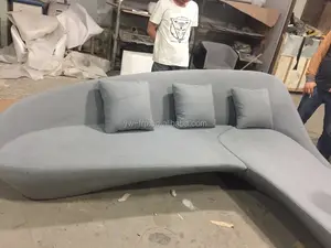 Sofa kulit PU berbentuk bulan, furnitur gaya Nordik untuk ruang tamu