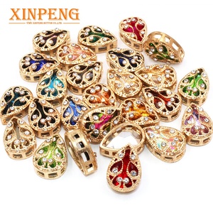 Vente en gros de strass en cristal <span class=keywords><strong>AB</strong></span> en métal à coudre pour vêtements Drop Flatback Glass Sewing Rhinestones for Women Dresses - Product Image 4