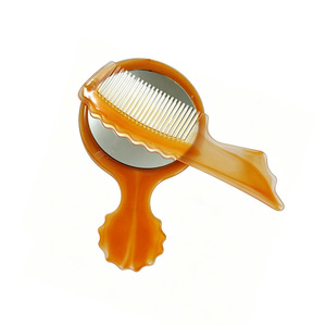 Set de Maquillaje Portátil con Peine y Espejo, Set de Dos Piezas, Pequeño Peine de Plástico y Espejo de Maquillaje - Product Image 5