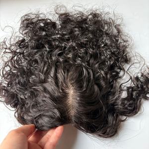 ท็อปเปอร์ผมปลอมแบบคลิปหนีบ ปิดผมบางบริเวณศีรษะ  วัสดุไหมนุ่ม ระบายอากาศได้ดี  ทรงผมหยิก  <span class=keywords><strong>สี</strong></span>เทาธรรมชาติ - Product Image 1