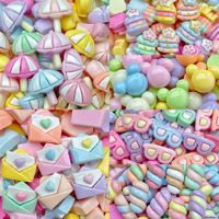 Moules en résine à motifs de dessins animés pour la création de décorations DIY : enveloppes, gâteaux, verres à glace, épingles à cheveux, coques de téléphone, boucles d'oreilles, clous et objets décoratifs