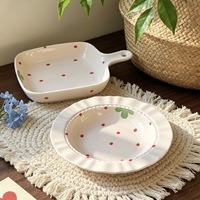 Assiette de dîner en céramique style Ins avec motif de fraises, avec poignée, compatible micro-ondes, design esthétique, mignonne, pour desserts, gâteaux et collations