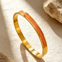 Nouveau bracelet géométrique en acier inoxydable au design simple et original, avec revêtement en émail laqué 18K, ne se décolore pas.