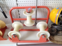 Poulie d'angle en nylon et aluminium pour le tirage de conducteurs de lignes de transmission, pour la construction électrique