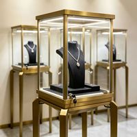 Support de présentation de bijoux avec éclairage LED, design durable et écologique, dimensions personnalisables