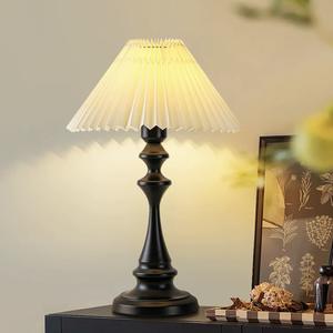 Lampe de table en fer forgé minimaliste moderne, élégante, avec boutons de gradation, pour chambre à coucher, salon, hôtels, chambres de style européen - Product Image 1