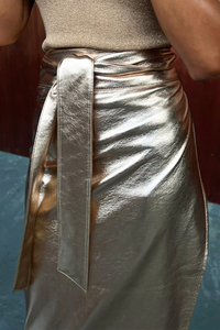 2025 gros dame <span class=keywords><strong>or</strong></span> métallisé <span class=keywords><strong>cuir</strong></span> noué Wrap femmes <span class=keywords><strong>jupe</strong></span> mi-longue - Product Image 4