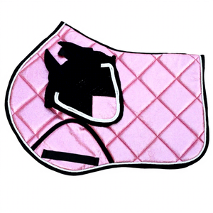 Ensemble d'équitation de luxe scintillant : tapis de selle, bonnet anti-mouches, bottes de protection en fourrure douce et protection en néoprène pour le dressage et le saut d'obstacles - Product Image 1