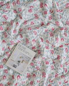 Couette en coton à motifs floraux de roses rouges, imprimée à la main, réversible, literie artisanale indienne, couette de style cottagecore - Product Image 6