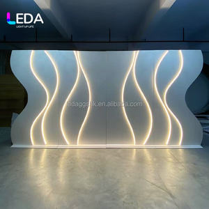 Arco en Forma de S para Decoración de Escenarios Personalizados LEDA, Fondo de Acrílico Blanco con Soporte y Flores para Bodas y Eventos - Product Image 4