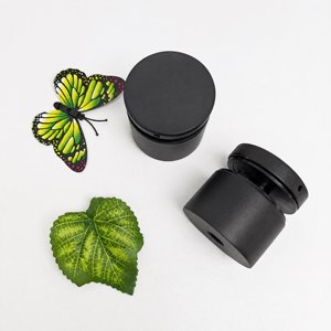 <span class=keywords><strong>Kit</strong></span> de fixation <span class=keywords><strong>pour</strong></span> verre de volière <span class=keywords><strong>en</strong></span> verre noir mat sur mesure, avec plaques <span class=keywords><strong>en</strong></span> acier inoxydable noires et trous pré-percés, à commande sur mesure - Product Image 1