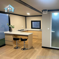 Maison en conteneur à toit plat à deux niveaux de 20 pieds Villa préfabriquée en duplex de 2 à 3 chambres à coucher Terrasse sur le toit pour immeuble de bureaux Appartement Hôtel