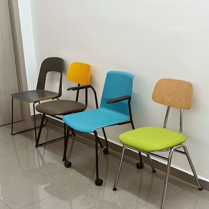 Silla de Oficina Minimalista con Patas de Metal Cromado, Asiento de Tela PU, Diseño Apilable - Product Image 2