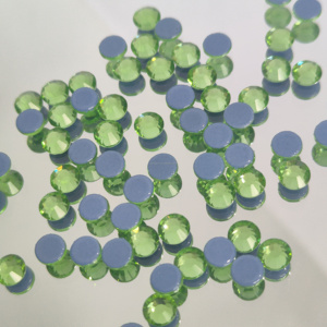 Zk nhà máy bán hàng trực tiếp Chất lượng cao đóng gói Tinh thể thủy tinh strass SS10 Peridot nhiệt cố định Rhinestone bán buôn - Product Image 4