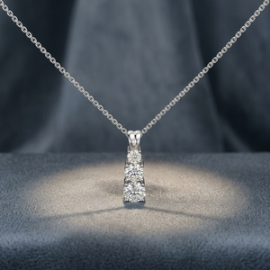 Pendentif élégant en diamant rond brillant, collier à trois pierres, bijoux de luxe pour femmes - Product Image 2