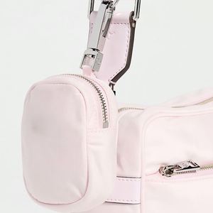 กระเป๋าถือสะพายไหล่ผู้หญิงแบบคลาสสิกสำหรับฤดูร้อน  ทำจากไนลอนกันน้ำ ทนทาน  สามารถออกแบบโลโก้เองได้  แฟชั่น พกพาสะดวกสำหรับการเดินทาง  สะพายข้างได้  สำหรับฤดูใบไม้ร่วง - Product Image 3