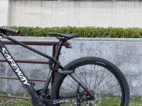 Antivol de chaîne pliable résistant aux intempéries pour vélos électriques et pliants, fabriqué avec des plaques en acier trempé et des charnières de précision