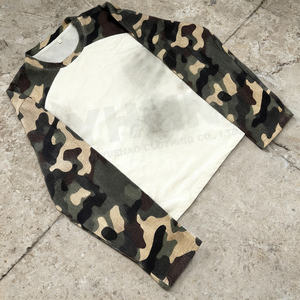 T-shirt <span class=keywords><strong>Termica</strong></span> Vintage a <span class=keywords><strong>Maglia</strong></span> Waffle con Vestibilità Ampia Personalizzata, Maglietta Streetwear Camouflage a Maniche Lunghe Oversize con Lavaggio Acido per Uomo - Product Image 2