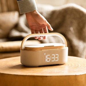 Haut-parleur multifonction 6-en-1 avec chargeur sans fil, réveil de chevet, support de téléphone, <span class=keywords><strong>radio</strong></span> et veilleuse - Product Image 3
