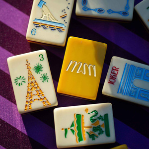 Jeu de tuiles de mahjong jaunes à thème parisien de style européen et américain avec 160 pièces pour le jeu de mahjong - Product Image 2