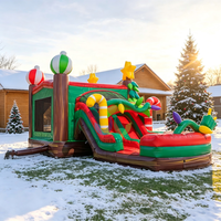 Structure gonflable de Noël avec double toboggan et parcours d'obstacles pour enfants, idéale pour la location commerciale, les fêtes et les événements en extérieur