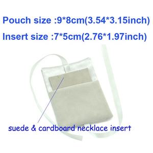 <span class=keywords><strong>Pochette</strong></span> à bijoux enveloppe en daim gris avec logo en relief personnalisé et insertion de panneau de <span class=keywords><strong>carte</strong></span> collier - Product Image 5