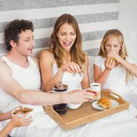 Plateau de service rectangulaire pliable en bambou moderne avec pieds, idéal pour le petit-déjeuner, comme table d'appoint pour ordinateur portable ou plateau de lit, pour la maison et le bureau - Offre Spéciale