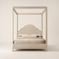 Lit plateforme capitonné de luxe moderne blanc à baldaquin, avec tête de lit festonnée et capitonnage profond, disponible en tailles Cal King et Full Size