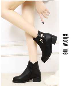 Mode à la mode en cuir fendu résistant à l'eau thermique en peluche chaussures d'hiver Zip Wedge femmes dames <span class=keywords><strong>noir</strong></span> bottes de neige - Product Image 4