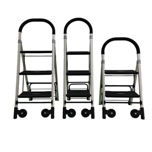 Échelle pliante moderne en alliage d'<span class=keywords><strong>aluminium</strong></span> à <span class=keywords><strong>marches</strong></span> <span class=keywords><strong>larges</strong></span> de 2 à <span class=keywords><strong>4</strong></span> <span class=keywords><strong>marches</strong></span> avec roues pour l'utilisation en entrepôt et en supermarché - Product Image 1