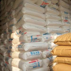 Grade de résistance aux Uv LLDPE SCG M3804RU Réservoirs d'eau Granulés de plastique Résine granule de polyéthylène LLDPE basse densité linéaire vierge - Product Image 3