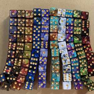 Dado Acrílico D6 de 6 Caras con Patrón de Perlas de Dos Colores de 16 mm para Juegos RPG - Product Image 3