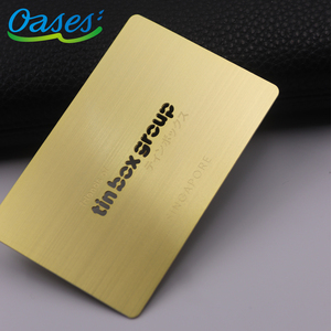 Biglietto <span class=keywords><strong>da</strong></span> <span class=keywords><strong>visita</strong></span> in metallo bianco con carta di garanzia spazzolata e argento di lusso personalizzato con carta di credito - Product Image 4