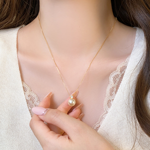 <span class=keywords><strong>Collana</strong></span> in Acciaio Inossidabile con Elegante Intarsio di Perle Bianche, Catena a Spiga, Impermeabile e Antiossidante, Regalo <span class=keywords><strong>per</strong></span> <span class=keywords><strong>Lei</strong></span> <span class=keywords><strong>per</strong></span> Anniversario - Product Image 4