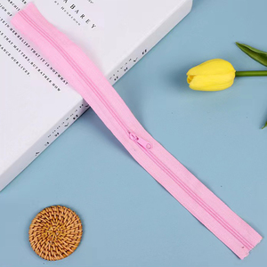 Venta caliente Ecológico 3 # Nylon Cremallera Fabricantes Venta al por mayor Open End Moda Ropa Cremallera - Product Image 5