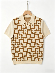 เสื้อโปโลถักลายแจ็คการ์ดวินเทจสำหรับผู้ชาย แขนสั้น คอวี ลายเรขาคณิต เสื้อลำลอง เสื้อสเวตเตอร์ที่ผลิตอย่างยั่งยืน - Product Image 3