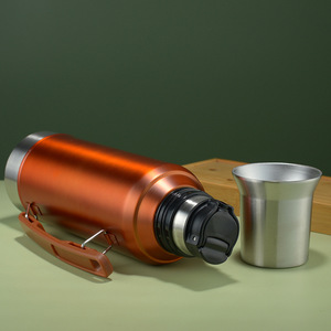 Muestra Gratis: Botella de Agua de Acero Inoxidable <span class=keywords><strong>Mate</strong></span> Adventure de 1300 ml, Termo de Viaje con Aislamiento al Vacío y Bombilla - Product Image 5