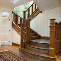 Escalier en bois massif sur mesure avec un design moderne pour les intérieurs résidentiels de luxe
