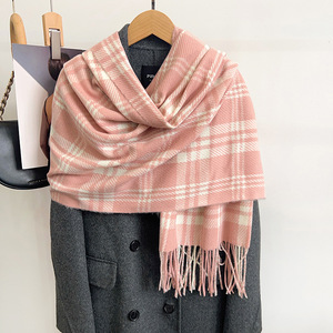 Bufanda de imitación de cachemira a cuadros para mujer, estilo coreano, cálida para invierno, con borlas. - Product Image 3