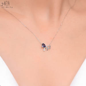 Collier tendance avec pendentif en forme de nœud papillon miniature, saphir et diamants naturels véritables en or 18 carats, pour couple. - Product Image 5